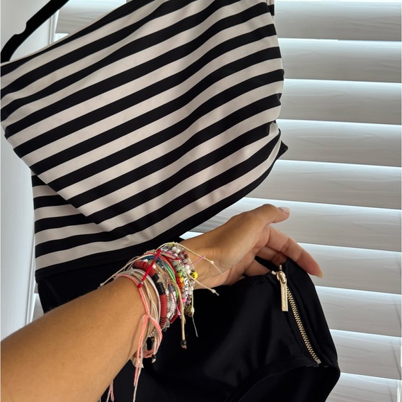 Michael Kors one piece side cut out swimsuit size 8 - Picture 3 of 4